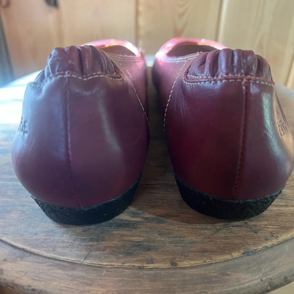 Taos Footwear Women's Sleek Wine Colored Flats - Picture 4 of 6